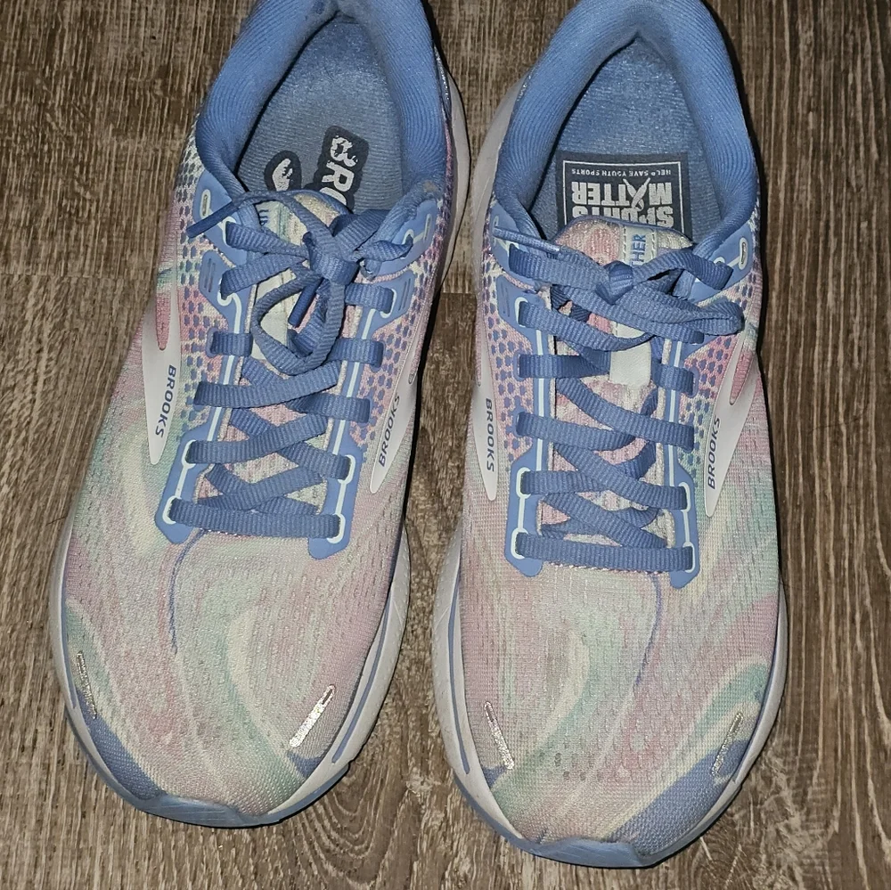 Brooks Tennis Shoes - Picture 3 of 6
